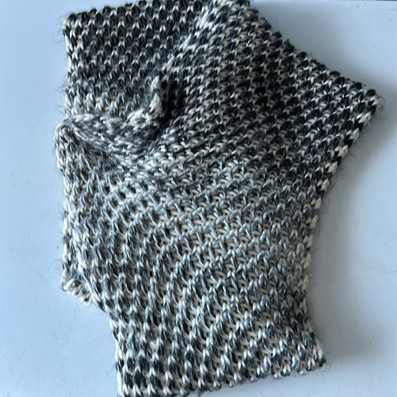 Old Navy Infinity Scarf - Picture 1 of 3